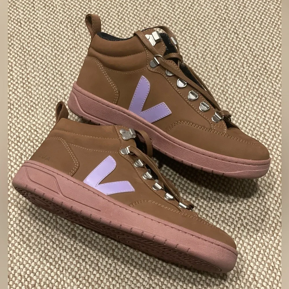 VEJA Gender Inclusive Roraima High Top Sneaker NWOT - Picture 4 of 14